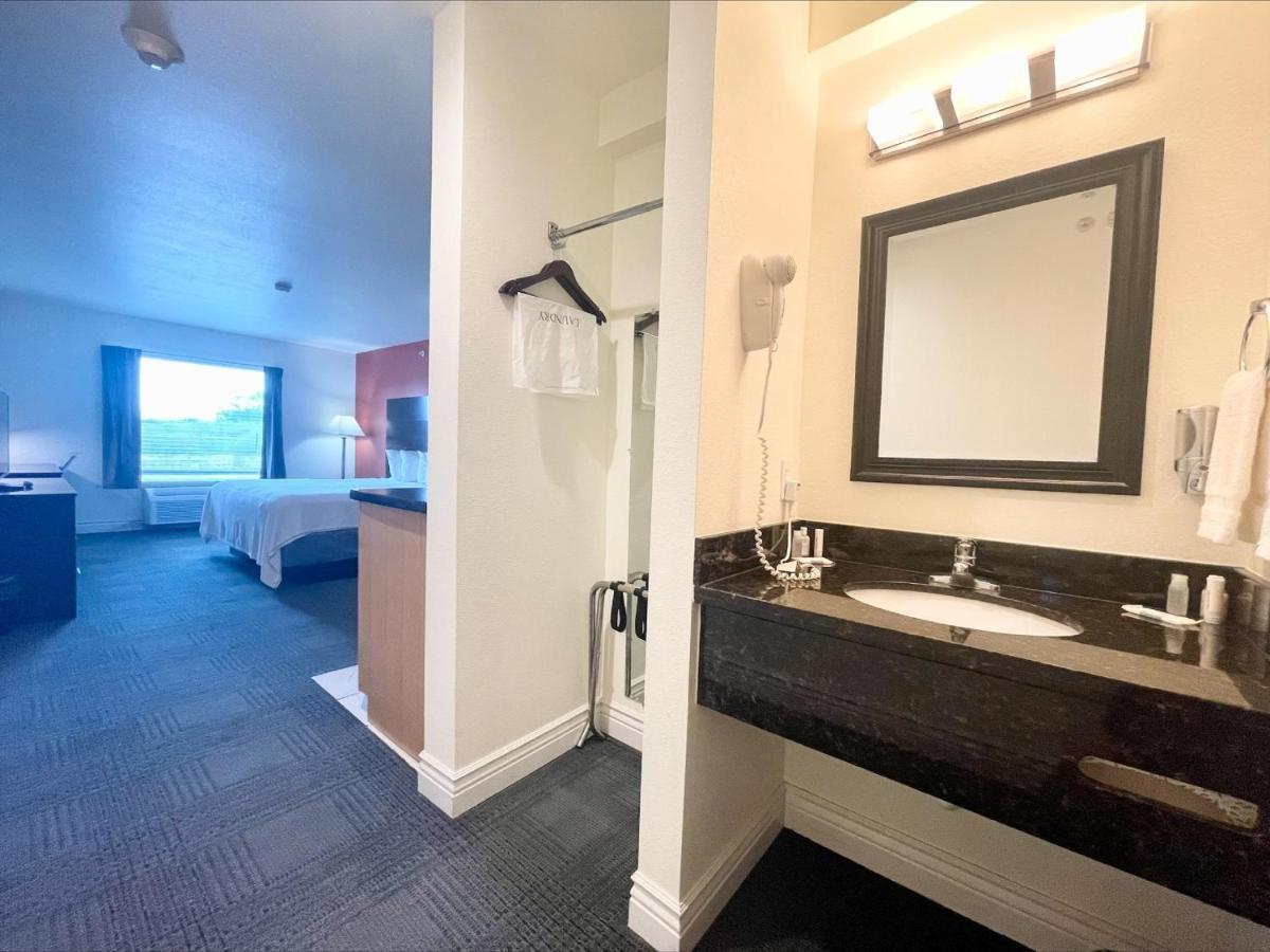 Fairbridge Inn & Suites Cuero Dış mekan fotoğraf